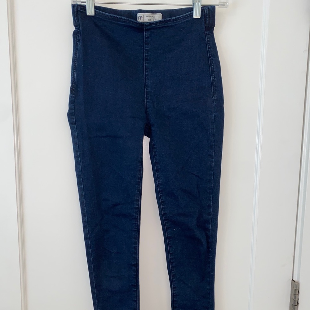 Free People Skinny Jeans. Stretchy fabric. Size 25